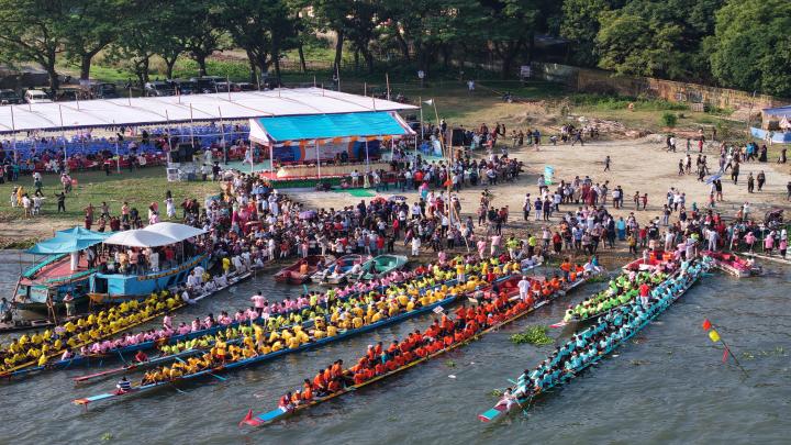 নরসিংদী জেলা প্রশাসনের উদ্যোগে ঐতিহাসিক নৌকা বাইচ উৎসব অনুষ্ঠিত